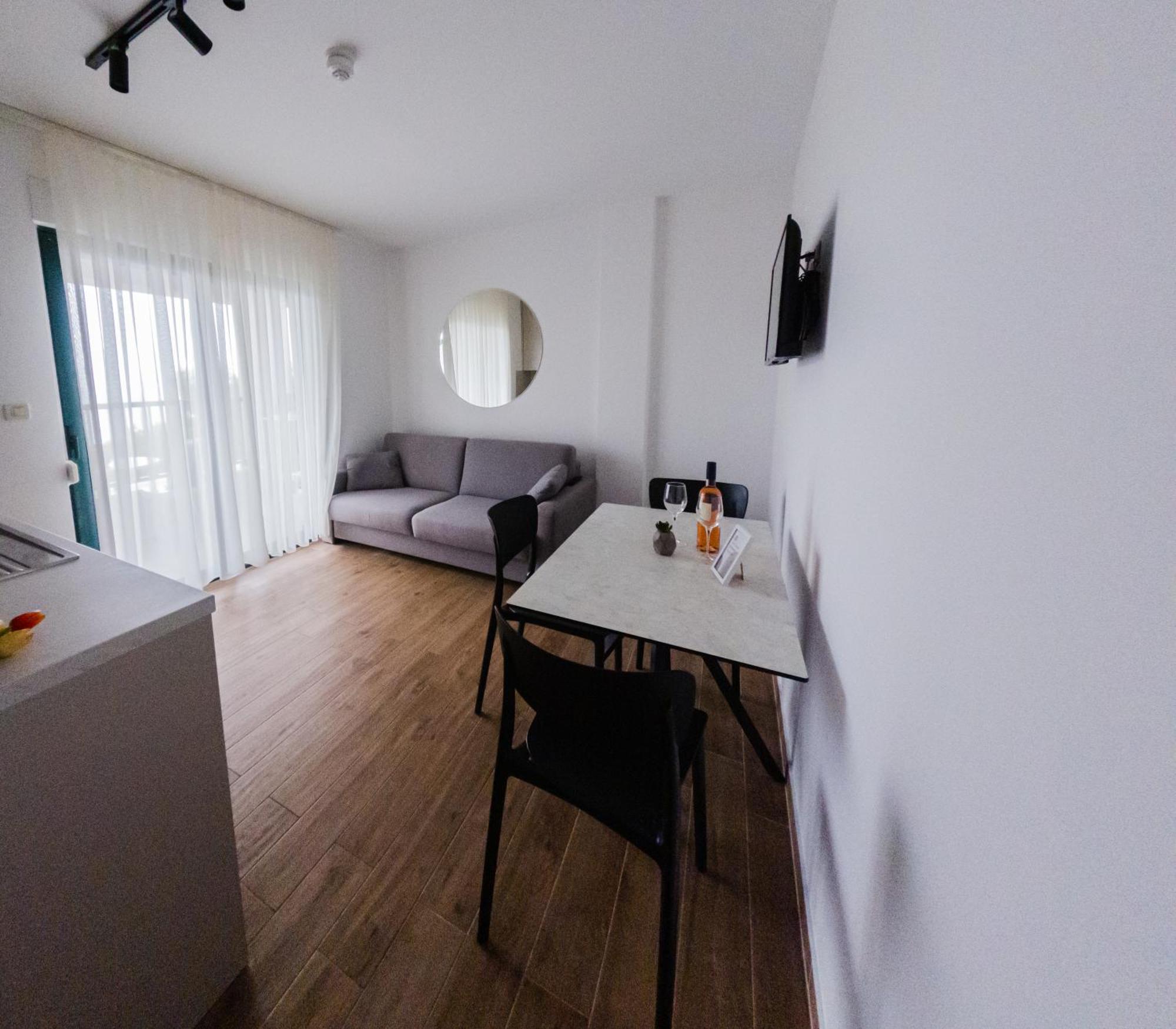 Apartament Lucija Makarska-first Row To The Sea