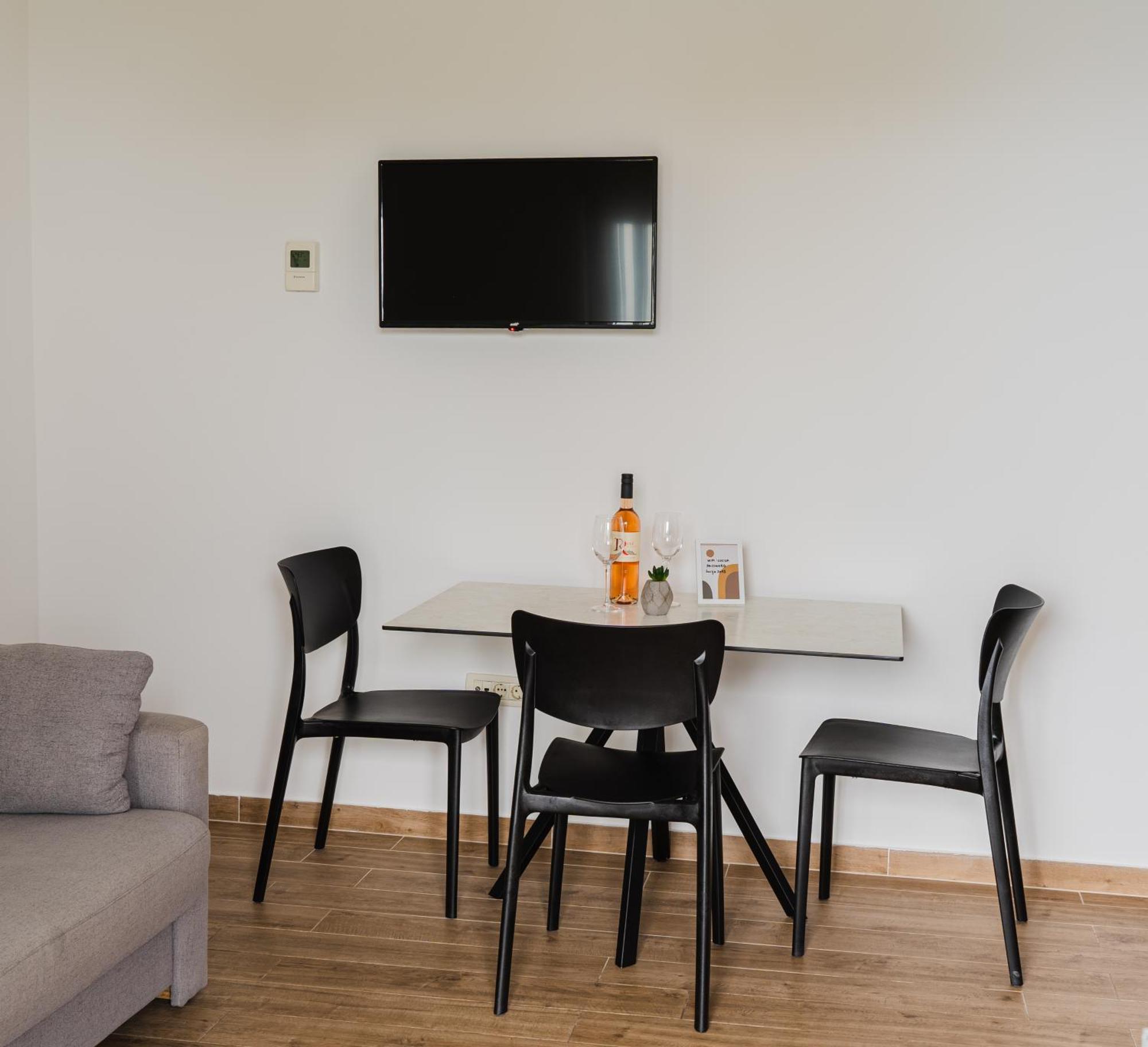 Lucija Makarska-first Row To The Sea Apartament *